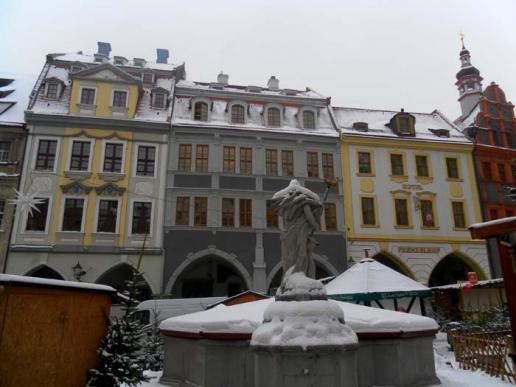 Der Neptunbrunnen auf dem Altmarkt